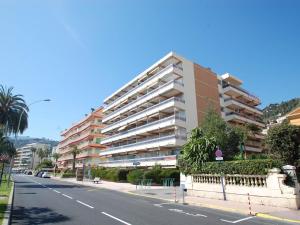 an empty street with a large apartment building at Studio rénové face mer avec terrasse, clim, wifi et proche commodités à Menton - FR-1-196-167 in Menton