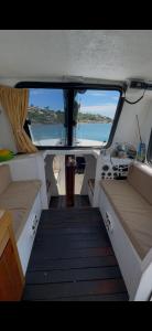 Naturlandskabet i nærheden af båden