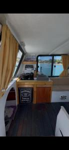 Naturlandskabet i nærheden af båden