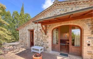 The building in which the holiday home is located Még 24 kép