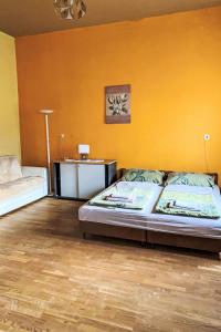 Postel nebo postele na pokoji v ubytování Studio Ysella by Interhome + 1 fotografie