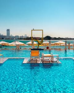 Bazén v ubytování C Central Hotel and Resort The Palm nebo v jeho okolí