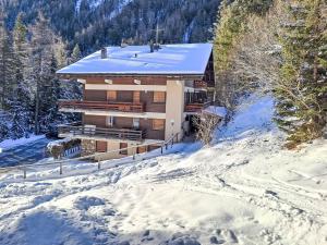 Το Apartment Arolla R01 by Interhome τον χειμώνα