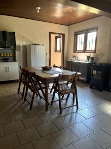 Dapur atau dapur kecil di Apartamento espaçoso e central