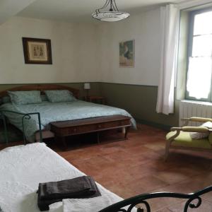 Postel nebo postele na pokoji v ubytování La Bonne Planque - Maison éclusière de la Domergue Canal du Midi