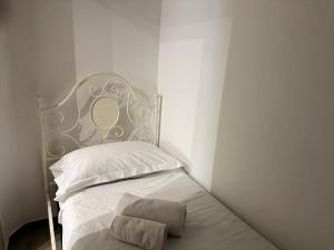 Posteľ alebo postele v izbe v ubytovaní Maqueda Apartament for 4 Palermo Centre Ballarò