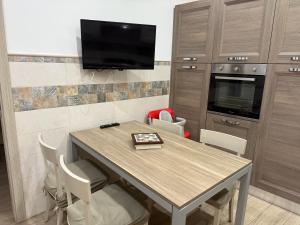 Kuchyňa alebo kuchynka v ubytovaní Maqueda Apartament for 4 Palermo Centre Ballarò