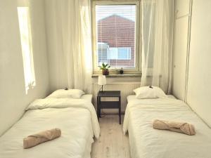 Ένα ή περισσότερα κρεβάτια σε δωμάτιο στο M&J Apartments Centrum