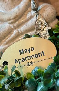 Sijil, anugerah, tanda atau dokumen lain yang dipamerkan di Maya Apartment