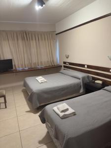 Una cama o camas en una habitación de Hotel San Rafael