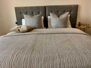 Letto o letti in una camera di Luxury Oceanfront Villa with Private Pool!