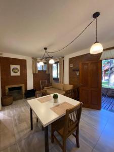 Μια τηλεόραση ή/και κέντρο ψυχαγωγίας στο Cabañas y Apart Utopia