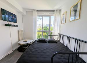 Ένα ή περισσότερα κρεβάτια σε δωμάτιο στο Le Liberty - Joli T2 à Saint-Brieuc