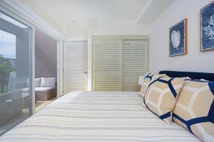 Un pat sau paturi într-o cameră la Villas The Tides by Playa Caracol Resorts