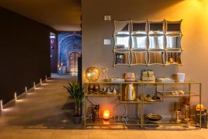 Příslušenství pro přípravu čaje a kávy v ubytování Il Gentiluomo Hotel & SPA