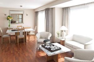 a living room with a table and a dining room at NH Córdoba Urbano in Córdoba