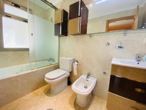 Bilik mandi di Euromarina Frontal by Alina365 +11 gambar