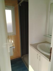 Ένα μπάνιο στο Mobilhome with terrace
