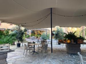 Un restaurante o sitio para comer en Los Guardeses