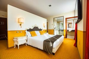 Postel nebo postele na pokoji v ubytování Il Gentiluomo Hotel & SPA