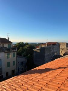 a view of the roofs of some buildings at Vence appartement vue mer in Vence