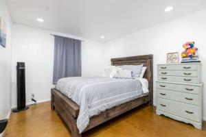 Postel nebo postele na pokoji v ubytování Ski Bum Chalet Close to Resorts