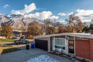 Nespecifikovaný výhled na hory nebo výhled na hory při pohledu z prázdninového domu