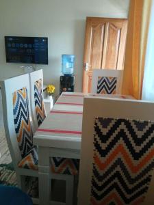 Imagem da galeria de Logan White Cozy home em Mombaça