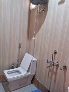 Koupelna v ubytování Devalsari Homestay