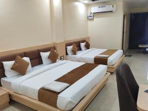 Hotel Grand Inn客房内的一张或多张床位
