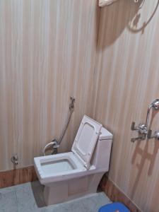 Koupelna v ubytování Devalsari Homestay