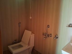 Koupelna v ubytování Devalsari Homestay