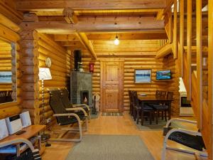 TV a/nebo společenská místnost v ubytování Holiday Home Kilpolan orvokki by Interhome