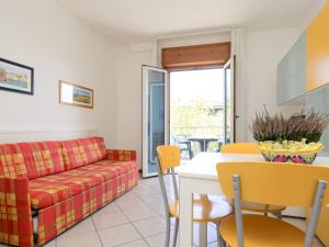 Χώρος καθιστικού στο Apartment Sunbeach-2 by Interhome
