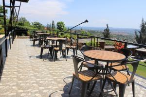 Ein Balkon oder eine Terrasse in der Unterkunft REBERO RESORT Ltd