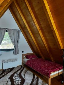 Postel nebo postele na pokoji v ubytování Vikendica Šumski mir Romanija