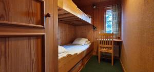 a small room with a bunk bed and a desk at Sauna | Wi-Fi | Terrace | Wood stove | Cable TV in Lofsdalen