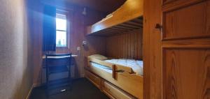 Postel nebo postele na pokoji v ubytování Sauna | Wi-Fi | Terrace | Wood stove | Cable TV