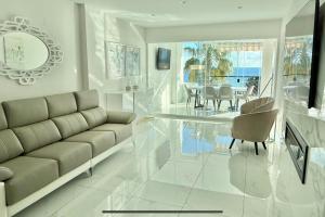 Posedenie v ubytovaní MI CAPRICHO B12 -Luxury Beachfront Apartment- Costa del Sol