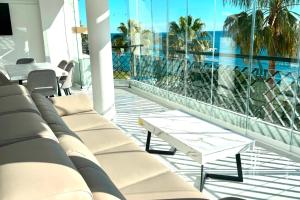 Posedenie v ubytovaní MI CAPRICHO B12 -Luxury Beachfront Apartment- Costa del Sol