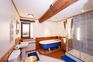Koupelna v ubytování Canny Brow Barn