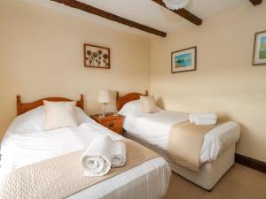 En eller flere senge i et værelse på Anchor Cottage