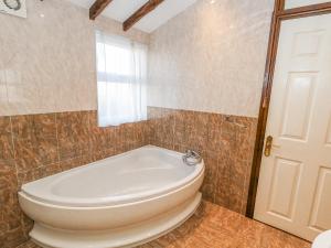 Et badeværelse på Anchor Cottage + 27 billeder