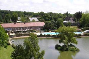 an aerial view of a resort with a swimming pool at Camping 4 étoiles - Piscine - ccafgef in La Haye-du-Puits