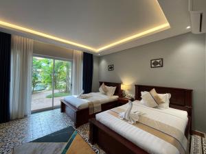 Postel nebo postele na pokoji v ubytování Sokchea Kampot Hotel
