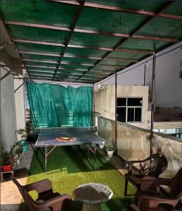 Instalaciones para jugar ping pong en Green Bacchus stays o alrededores