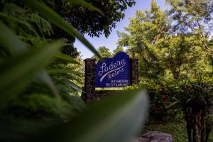 Сертификат, награда, вывеска или другой документ, выставленный в Ladera Resort