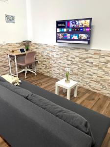Telewizja i/lub zestaw kina domowego w obiekcie Apartamento Mar del norte, en Cotillo.