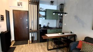 Nhà bếp/bếp nhỏ tại FOREST SIDE Apartmani