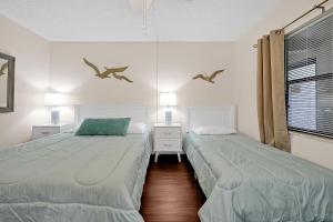 Letto o letti in una camera di Direct Oceanfront Condo with amazing Views near Cocoa Beach